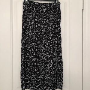 H&M’s polka long skirt